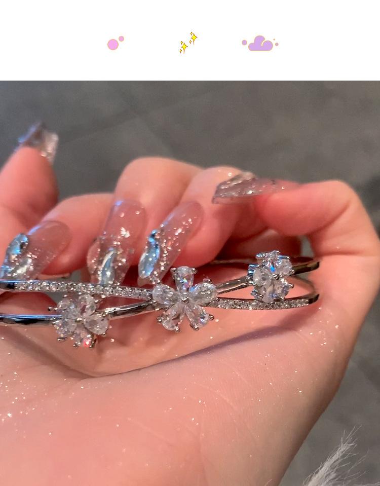 Product Introduction of Women's High-Grade Silver Petal Zircon Bracelet Opening Bracelet Bracelet Ornament 9