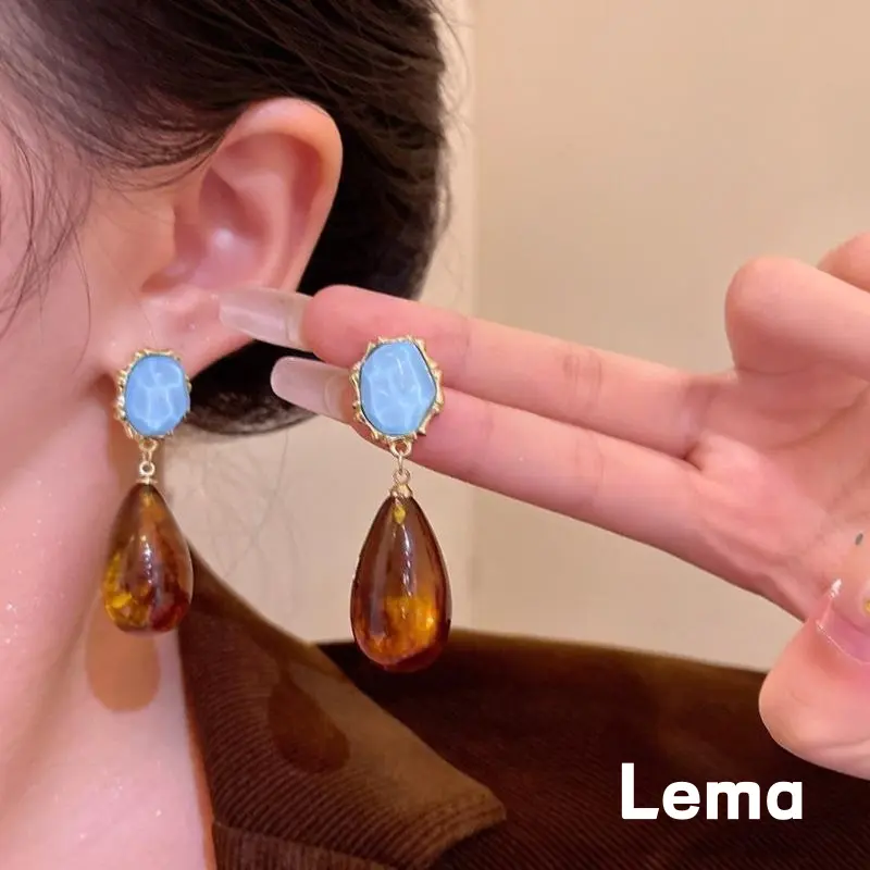 [Lema] Anting Warna Amber Desain Asimetris Gaya Klasik Bentuk Geometri Lingkaran Tetes Logam Emas Desain Unik untuk Wanita B100