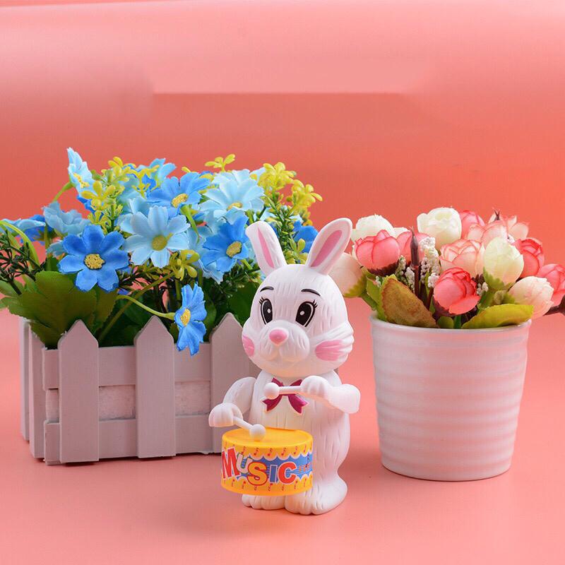 Đồ chơi chú thỏ đánh trống lên dây cót dễ thương cho bé.