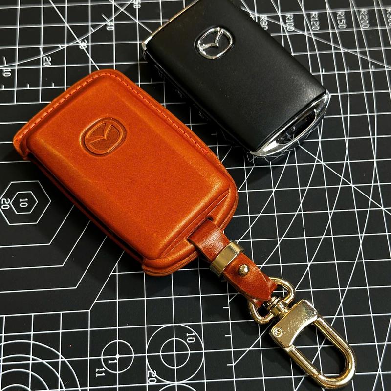 Móc Khóa Chìa khoá Mazda CX5, CX8, Mazda 2, Mazda 3, Mazda 6, Mazda CX3, Mazda CX30, Mazda BT50 (Loại Chìa Vuông) Đời Mới - Vật Liệu Da Bò Trơn (Da Thật Pullup)