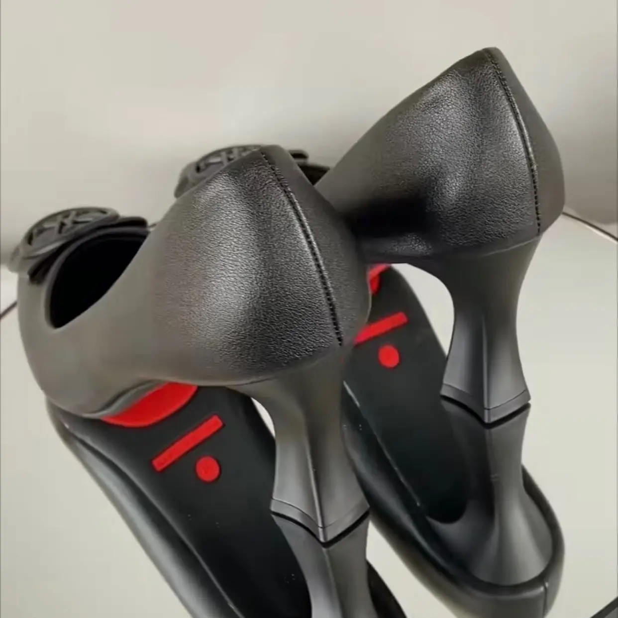Giày mũi nhọn Nơ đen gót cao 8cm da pu hàng loại 1. Chuẩn sz. Đủ sz từ 35-42