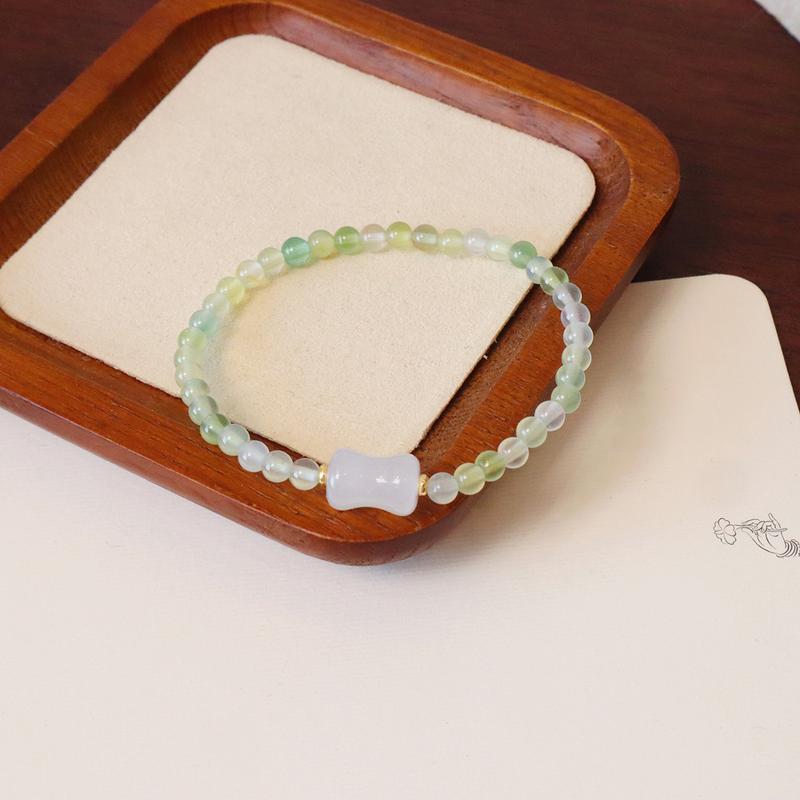 Product Introduction of Natural Grape Purple Chalcedony Crystal Bracelet Artistic Temperament White 4mm Extremely Fine Natural Crystal Bracelet Accessories 17