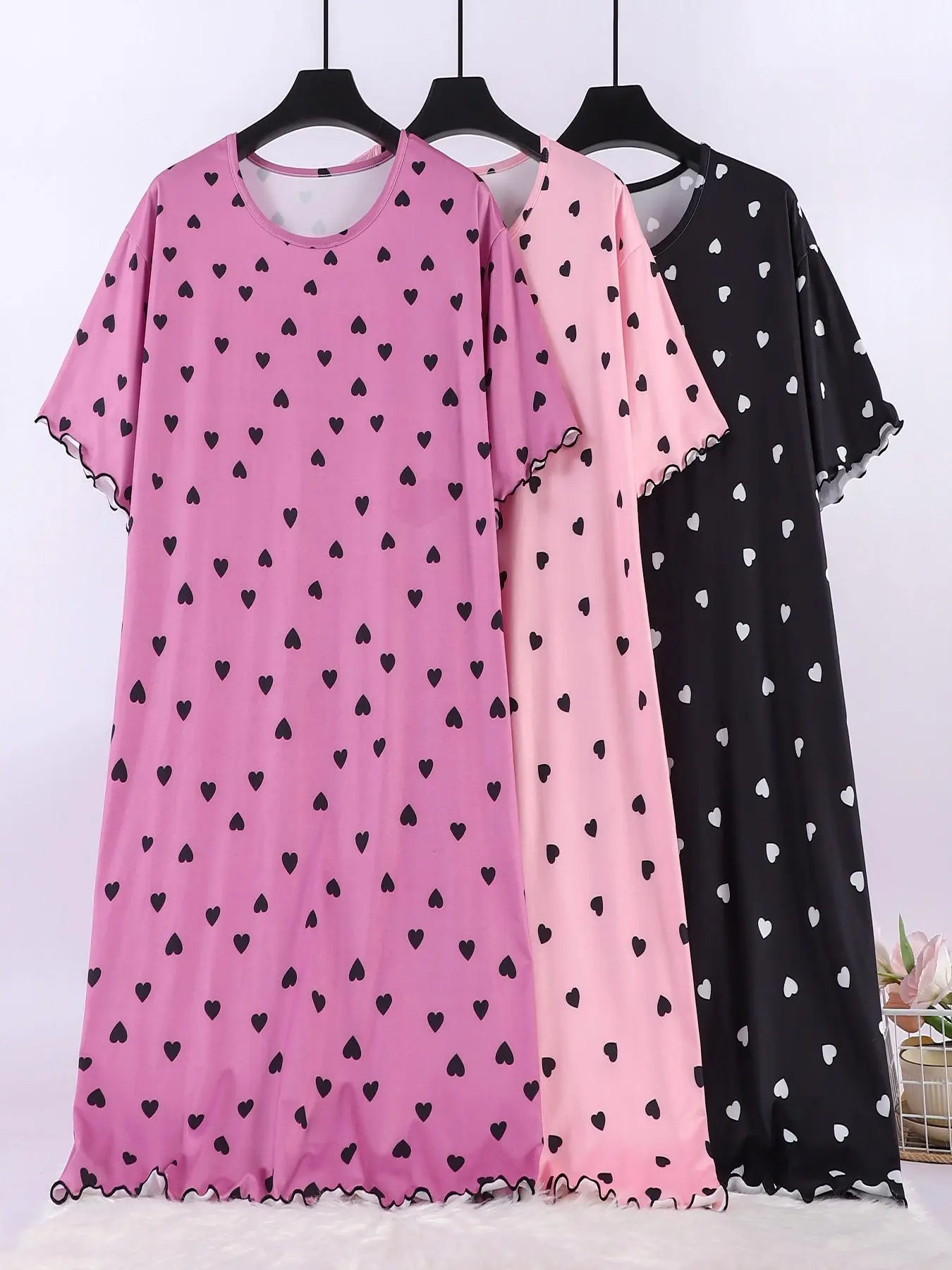 【Plus Size】 Heart Print Nightdress, Casual Comfy Short Sleeve Nightgown for Women, Women's Sleepwear for Summer