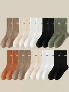 Calcetines de tripulación con estampado de letras para mujer, calcetines casuales que absorben la humedad, medias suaves y cómodas y transpirables para uso diario en todas las estaciones