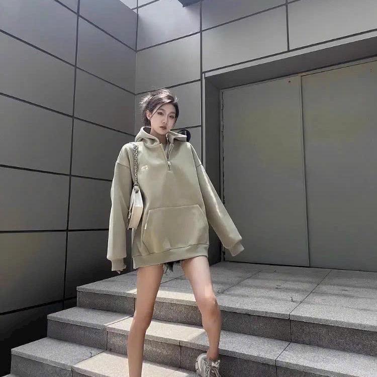 Áo hoodie form rộng 70kg,vải dày mịn,chống nắng tốt. Logo in,dây kéo nữa cổ. nón rộng và nách rộng 2