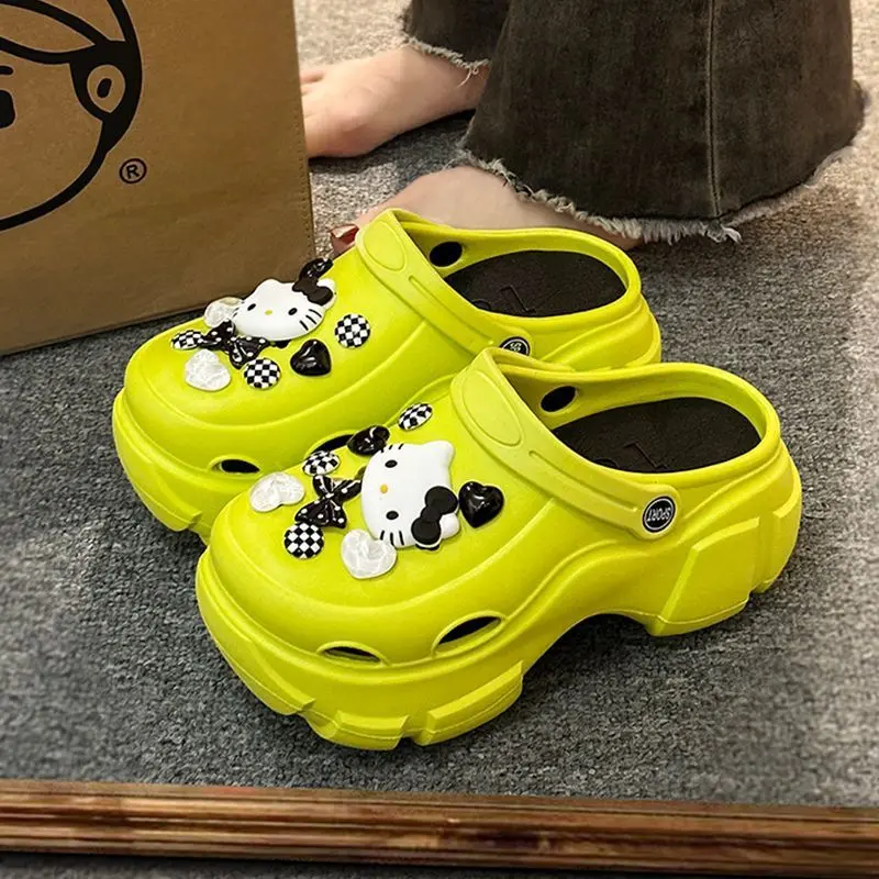 Giày Coros Đế Dễ Thương, Nữ Mùa Hè Mới, Thiết Kế Hoạt Hình Hello Kitty, Tăng Chiều Cao, Không Trơn Trượt, Dép Lê Ngoài Trời Đi Biển Baotou, 2024 2