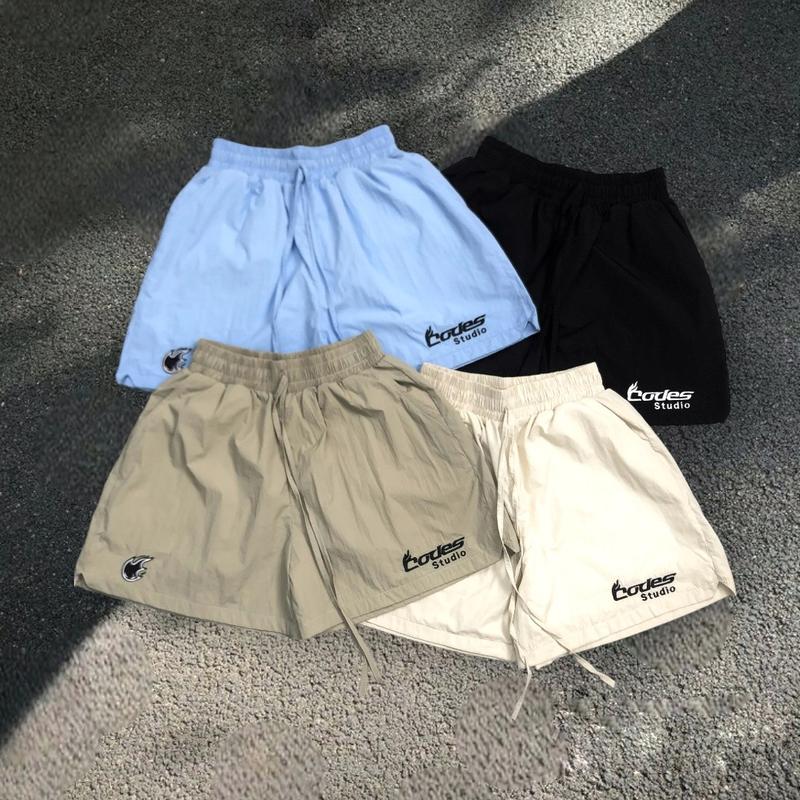 Codes Studio | Quần short dù nhăn lót lưới hình thêu from rộng trên gối nhiều màu unisex