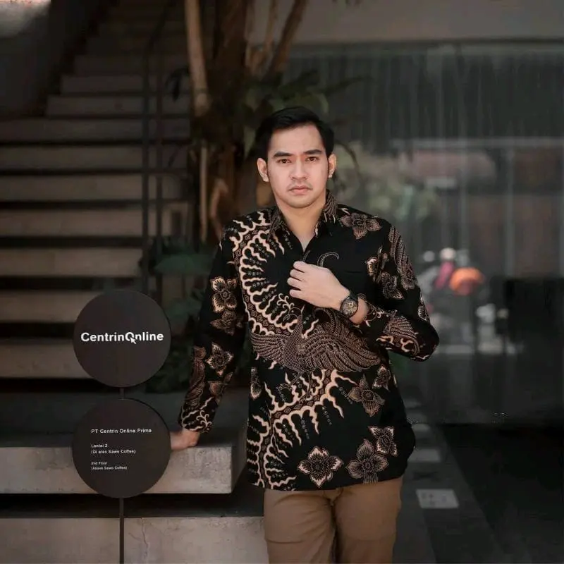 Kemeja Lengan Panjang Motif Kelabang Hitam Katun 1