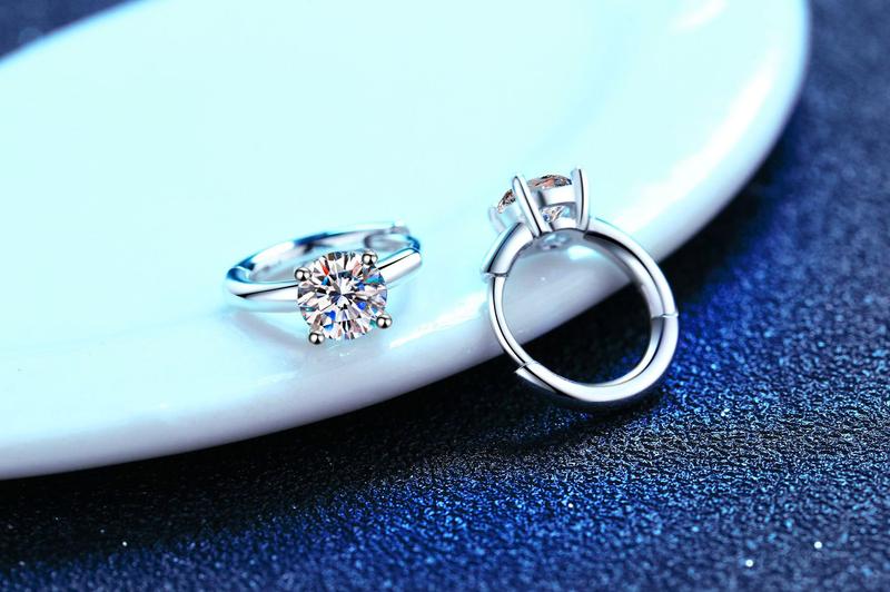 Product Introduction of S925 Sterling Silver Earrings Plated Pt950 Moissanite Stud Earrings Women's High-End Classic Four-Claw D Color 50 Points Moissanite Earrings JFK 5