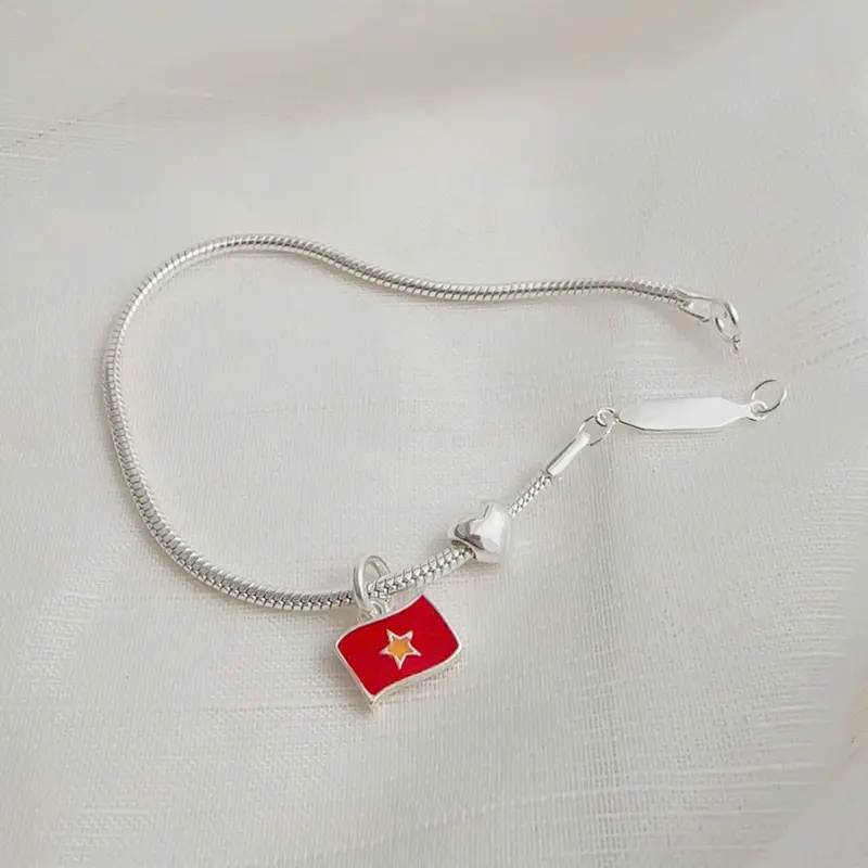 Vòng tay lá cờ Việt Nam cờ đỏ sao vàng lắc tay bạc 925 Lolie Accessories vòng tay  charm charm  cờ tổ quốc charm  bạc 1