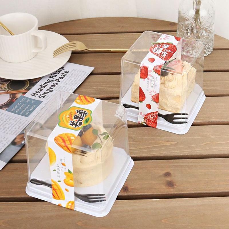 Hộp nhựa đựng các loại bánh Mousse / Tiramisu đế vuông lõi tròn nắp trong kèm nĩa 3