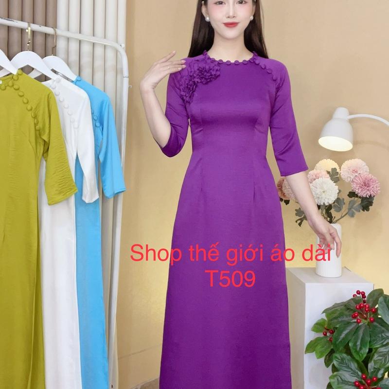 sưu tập áo dài màu tím cẩm cổ tròn tay lỡ đính khuy cổ và hoa chất liệu vải lụa tây thi cao cấp