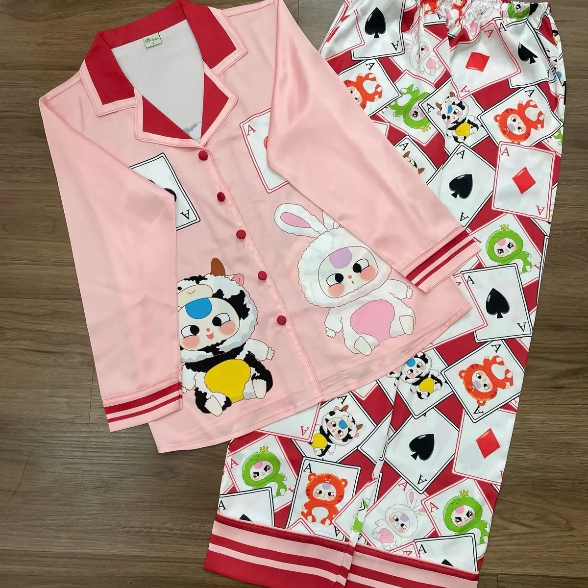 LATIN 31 (45kg-85kg) - Pijama latin lụa mịn thiết kế với hoạ tiết gấu phối nền hồng nhạt sang trọng. Tay dài tay ngắn, size 45kg-75kg Nữ Women Quần Ngủ Áo Ngủ Voi Nhung Kem