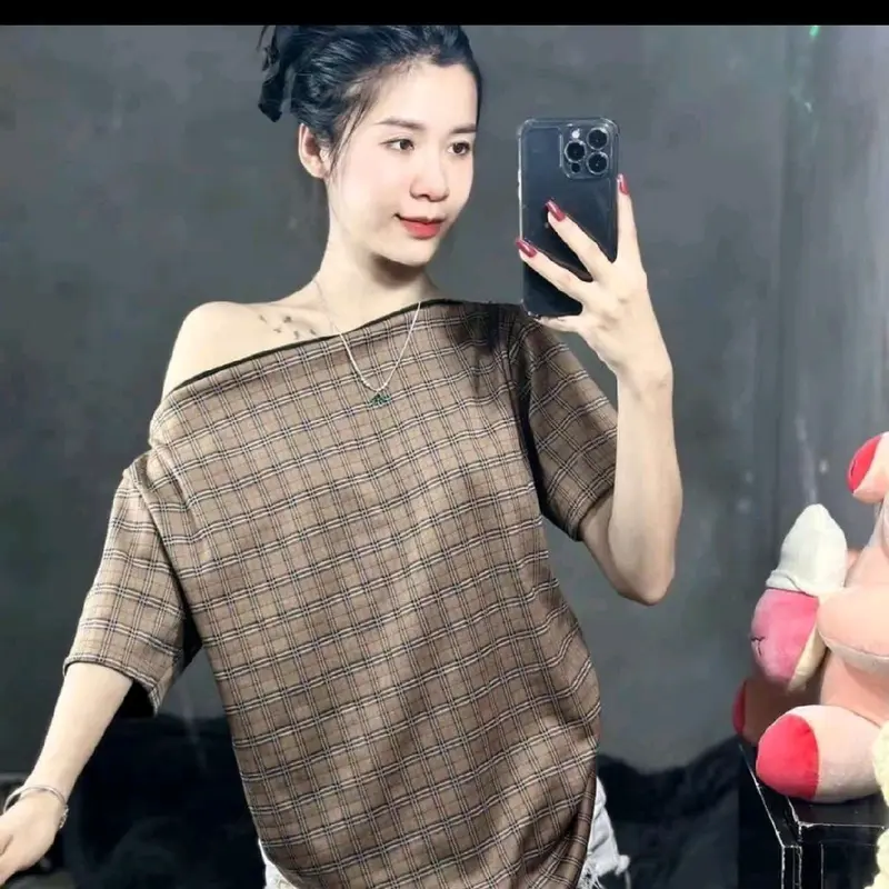 Áo lệch vai nâu xinh cho nữ Top Women 2