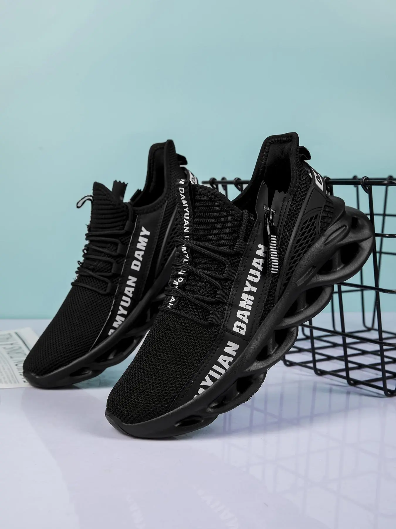 Men's Fashionable Letter Print Lace Up Low Top Sneakers, Casual Comfortable Breathable Sports Running Shoes, Male All-match Round Toe Shoes for Daily Wear
