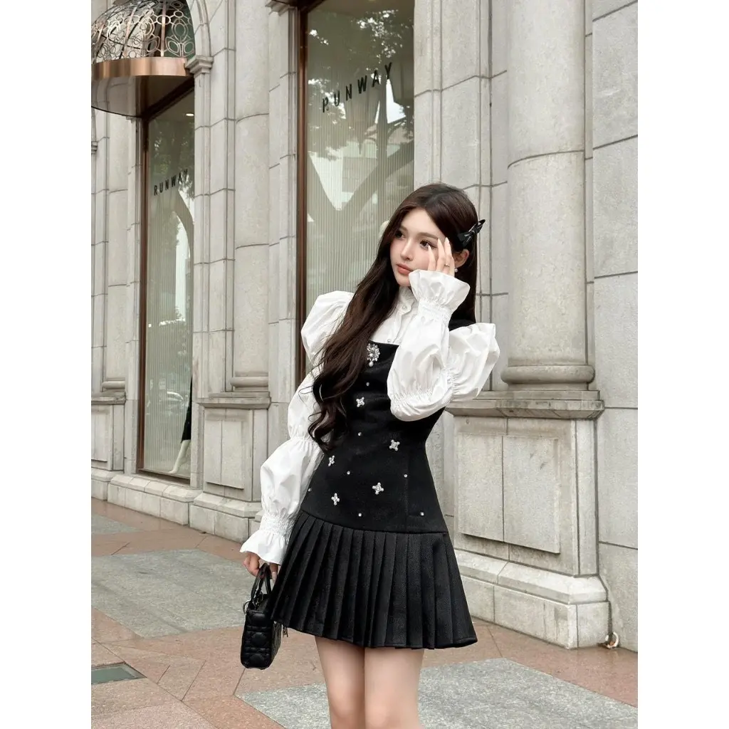 BIGSIZE HIẾU HIẾU (55-95KG) - Set váy tiểu thử đính cườm Áo sơ mi tay dài bo chun + Váy yếm xếp li