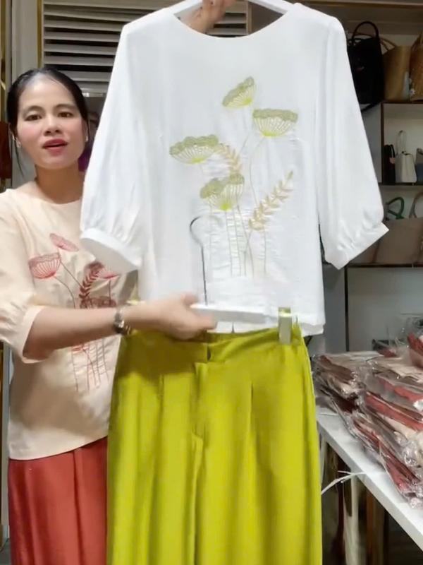 Bộ Nữ Trung Niên Áo Tay Lỡ Thêu Hoa Sen Chất Mềm Thoáng Mát Không Nhăn đồ bộ nhà may Mã V7