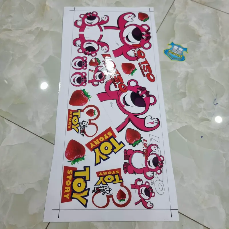 Combo logo sticker gấu dâu hồng dễ thương dán trang trí xe máy kích thước 20x60cm - shin decal Nhãn Dán Tem 5
