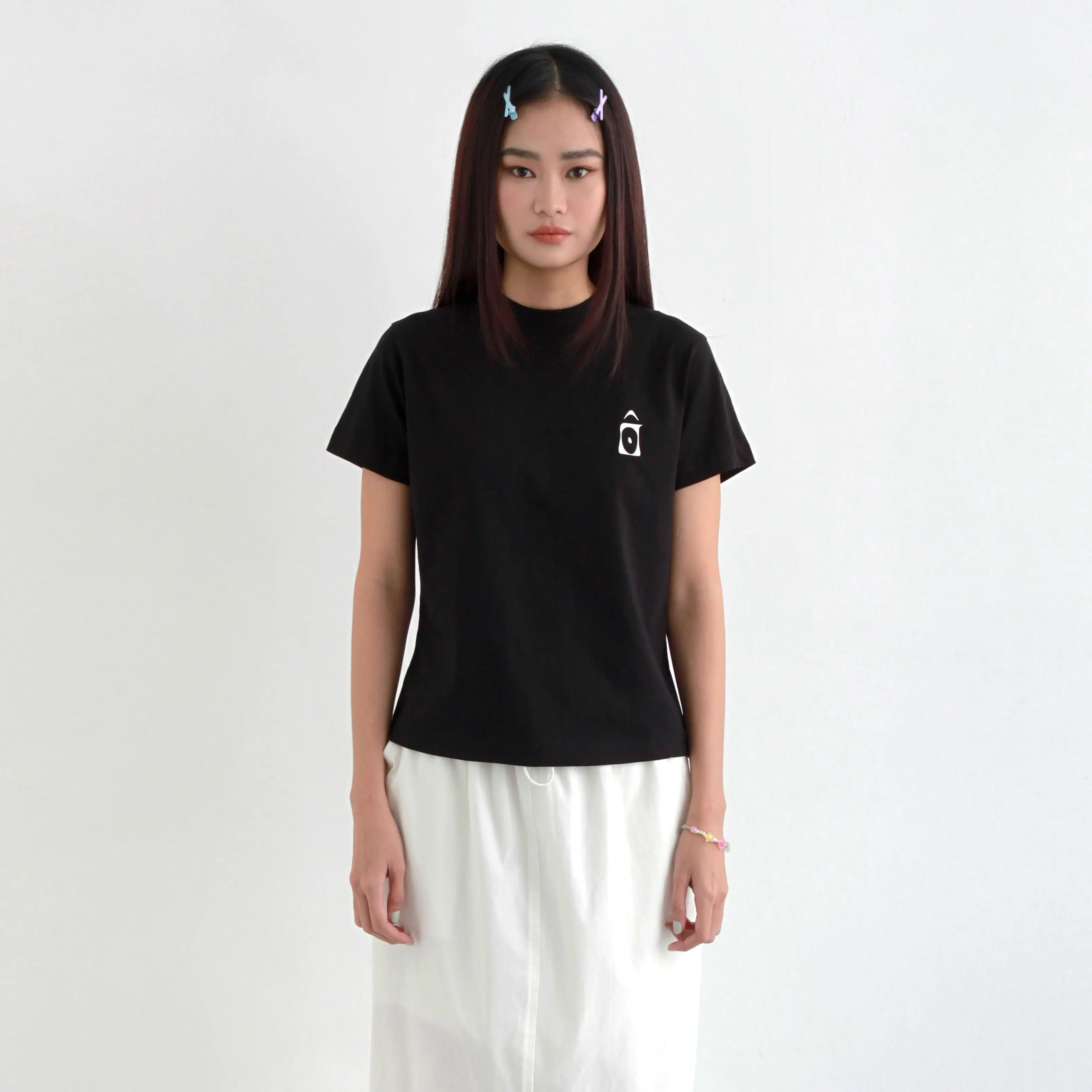 OLALASTUDIO Áo thun Baby Tee White/Black in họa tiết chữ