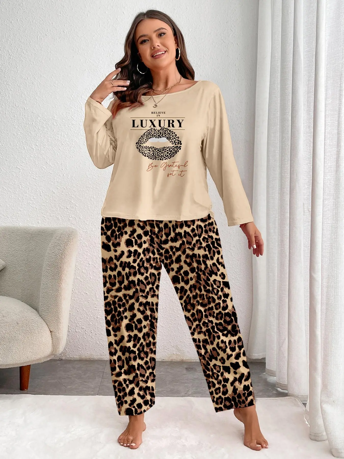 【Plus Size】 Lip Print Tee & Leopard Print Pants Pajama Two-piece Set, Casual Comfy Long Sleeve T-shirt & Trousers Pajama Set, Women's Sleepwear for Fall & Winter