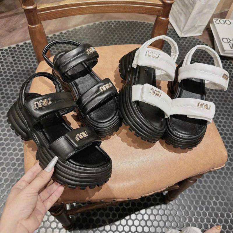 Sandal nữ tăng chiều cao chât da mềm êm chân chữ miu siêu hót hít mã 284