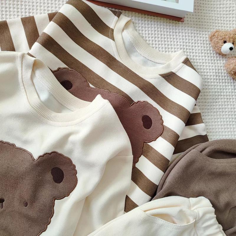 Product Introduction of 2025 Korean Style Children's Clothing Autumn Child Bear Casual Suit Boys and Girls Patch Printed Cartoon Pullover Sweater Two-Piece Set 4