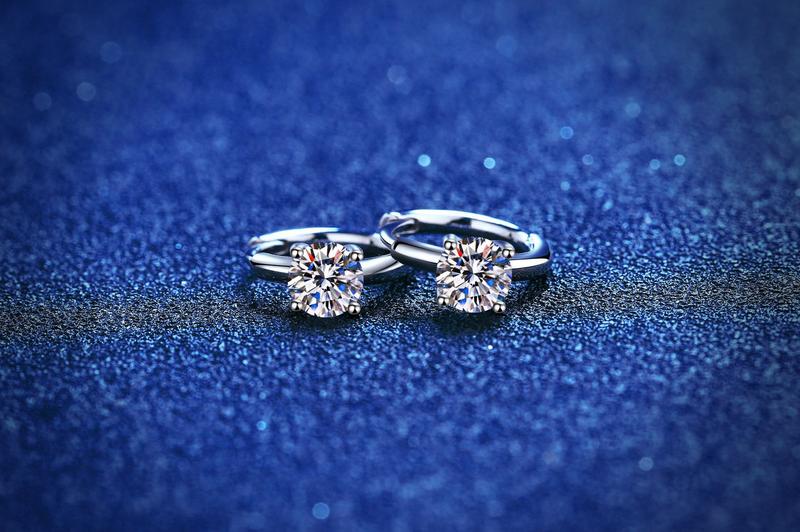Product Introduction of S925 Sterling Silver Earrings Plated Pt950 Moissanite Stud Earrings Women's High-End Classic Four-Claw D Color 50 Points Moissanite Earrings JFK 4