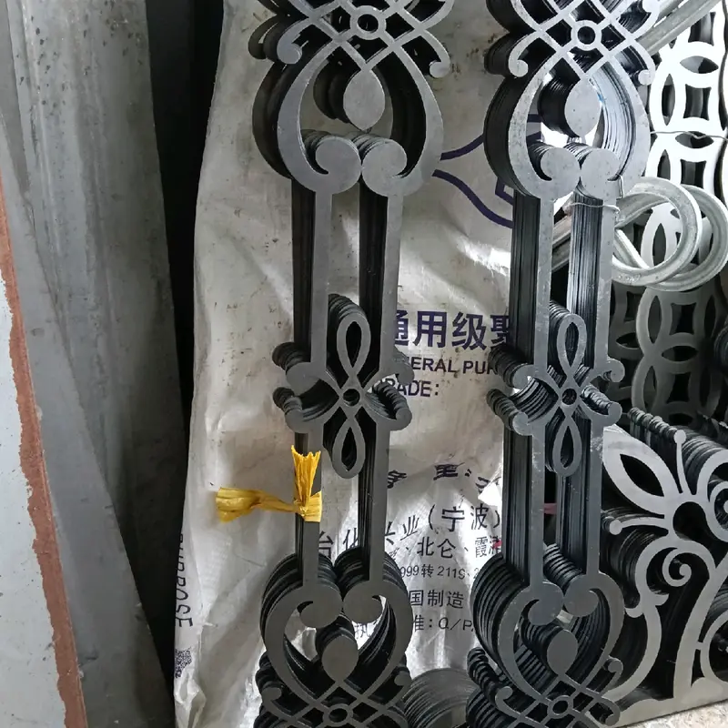 hoa văn CNC cắt sẵn, mẫu lan can tim, kích thước 100*600*3mm 2