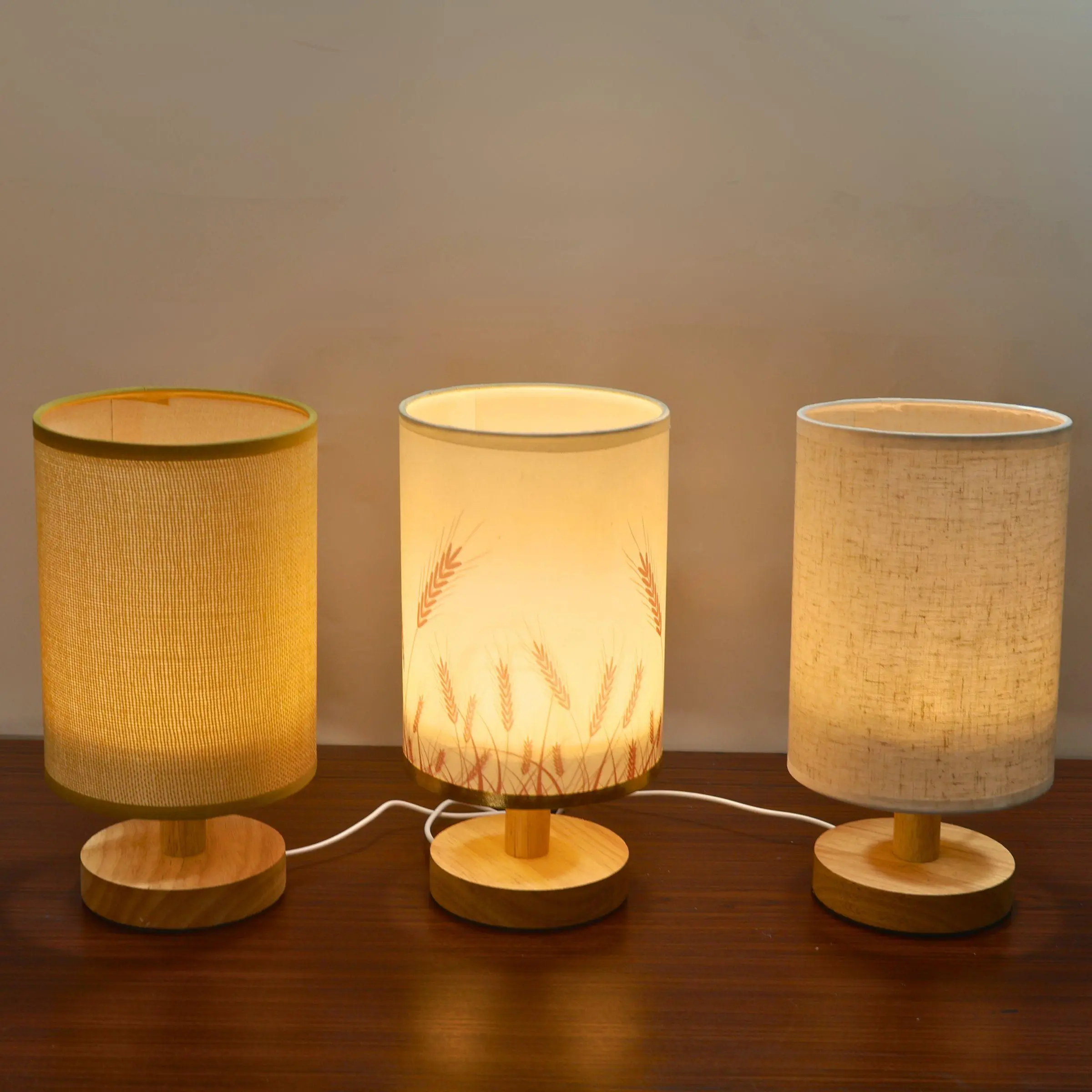 Wooden Base Table Lamp, USB Powered Switch Design Desk Lamp, Nordic Style Vintage Design Night Light, Suitable for Bedroom, Living Room, Study Room