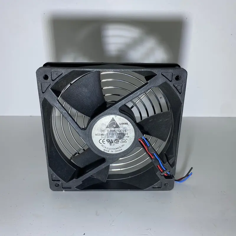Quạt 12V không chổi than 4
