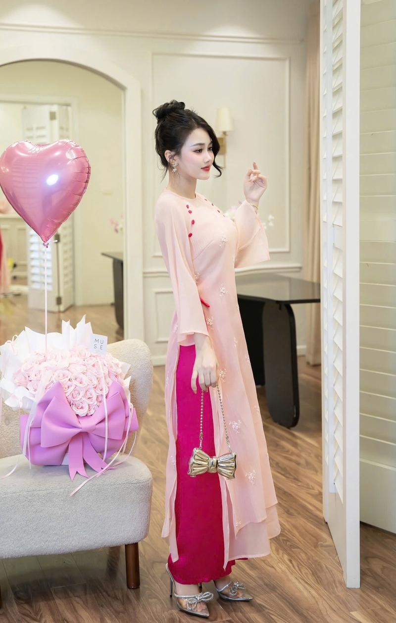 Product Introduction of COCOTETE - Set Áo Dài Tơ Thêu Hoa Nhí 2 Tà Mặc Tết Xinh Xắn 21