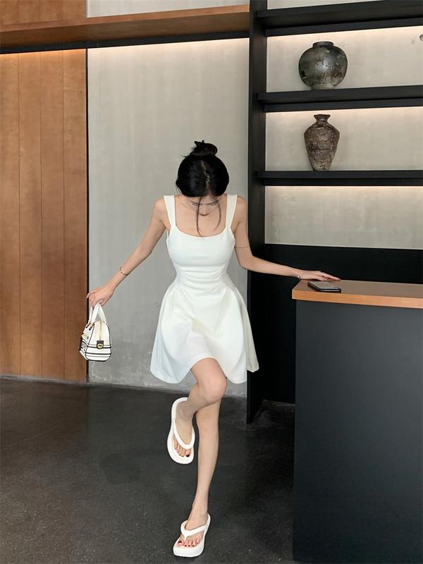 Product Introduction of French Hepburn style elegant dress slim white dress WOMEN'S early spring high-grade pure waist A- line suspension dress 10