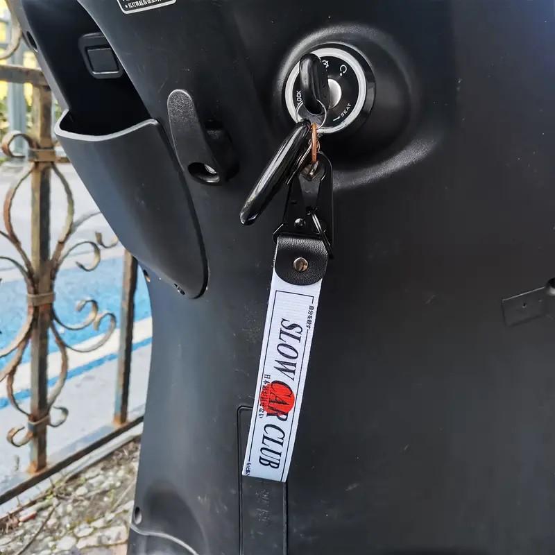 Letter Design Car Keychain, Anti-lost Wristband Keychain, Universal Car Keychain for Men & Women, Auto Interior Decoration Accessories 4