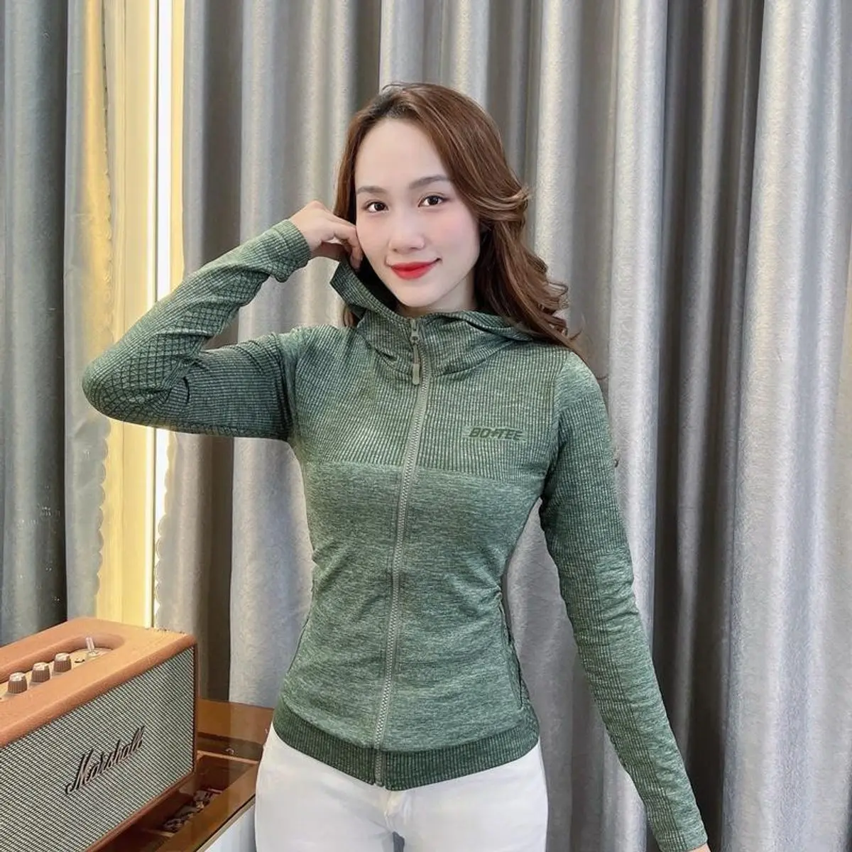 [Size S M L] Áo khoác Nữ Vải Mỏng, Nhẹ, Mát Ôm Body, Tôn Dáng Hàng Nhập [Bottee]. Áo Khoác Thể Thao Nữ [ Top DL-LO]