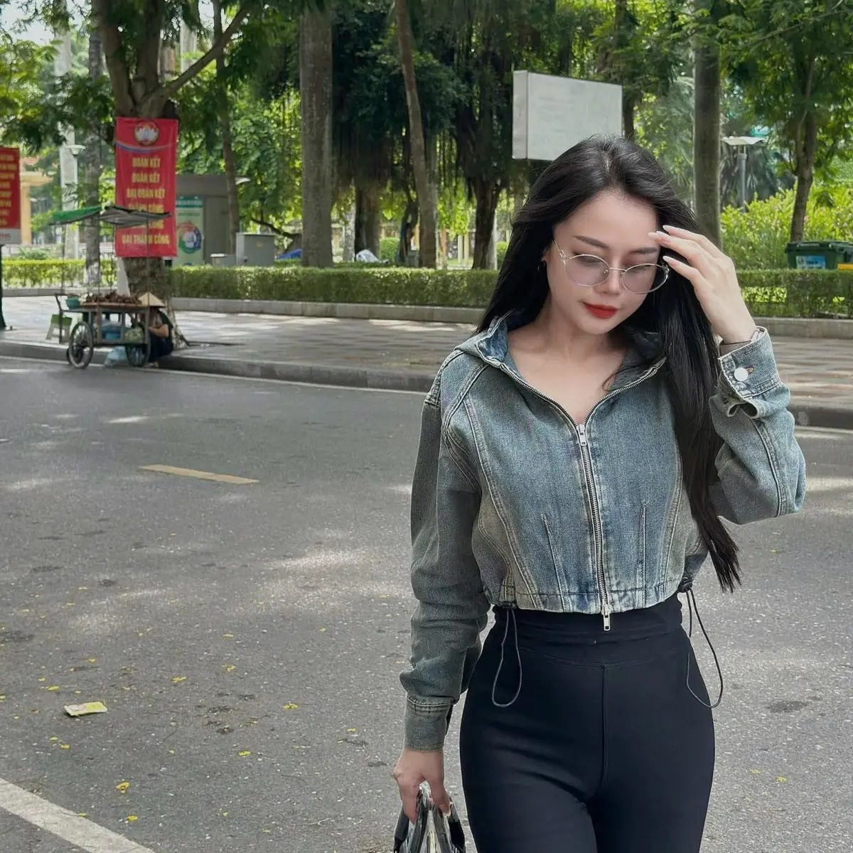 Áo khoác jean dáng lửng có mũ