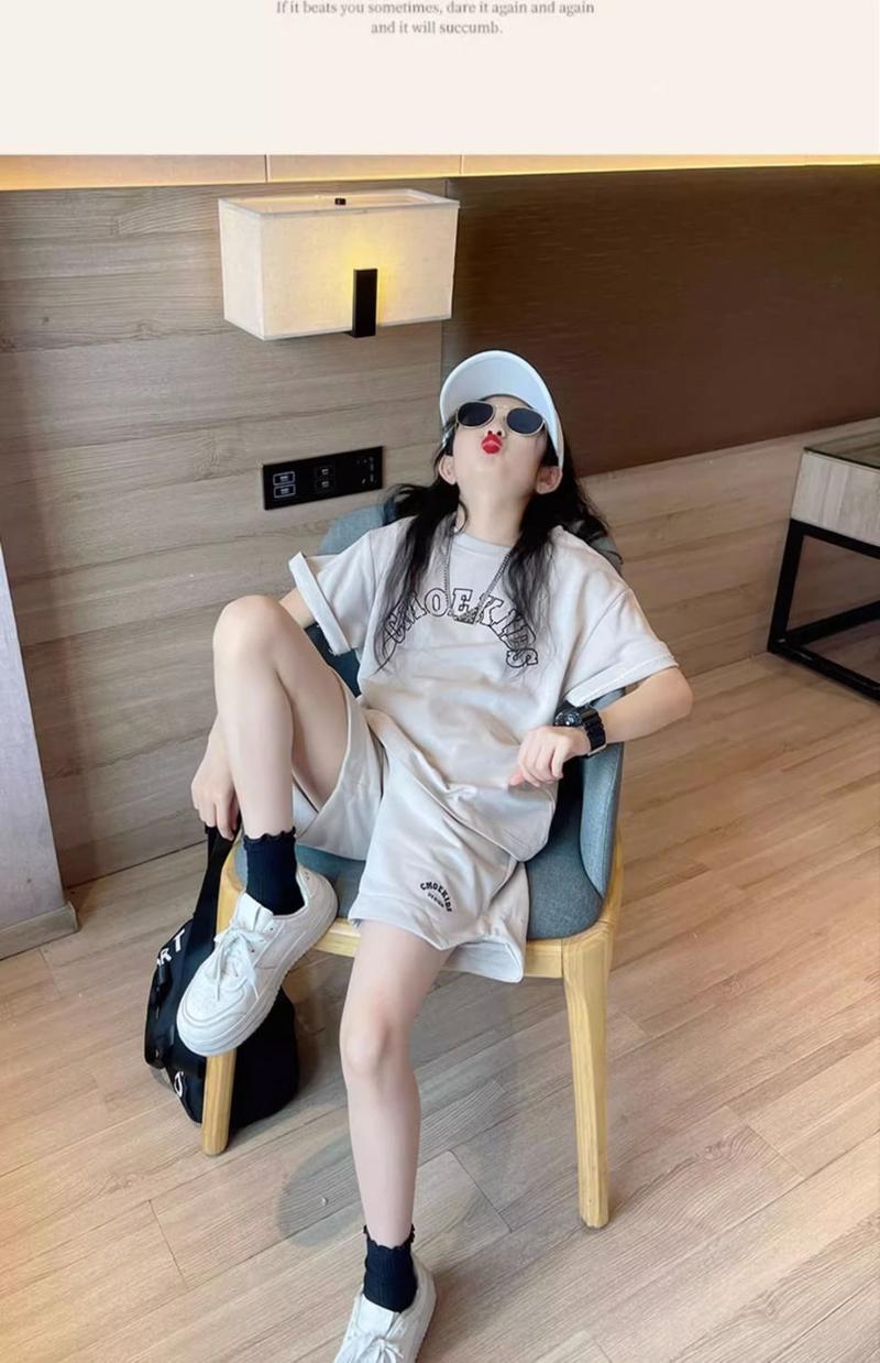 Product Introduction of Trang Phục Bé Gái, Bộ Hai Mảnh, Áo Sơ Mi ngắn Tay Và Quần Đùi, Thời Trang Và Phong Cách, Thích Hợp Cho Mùa Hè Mới Năm 2025, Thời Trang Và Thường Ngày, Dành Cho Trẻ Lớn 6