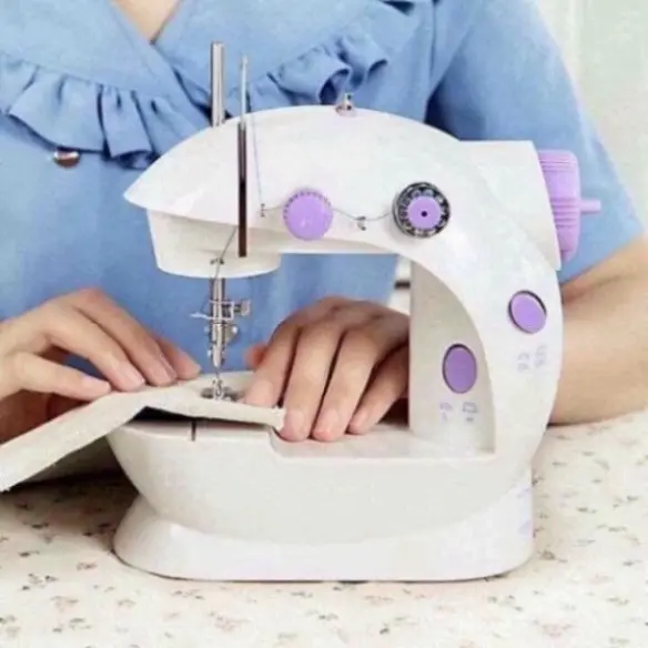 Máy May Mini Gia Đình Có Đèn Led Để Bàn Nhỏ Gọn Đầy Đủ Phụ Kiện Tiện Lợi Sử Dụng 1
