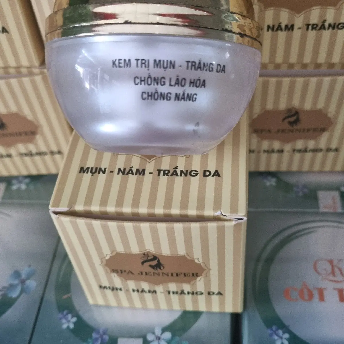kem face hổ trợ mụn trắng da