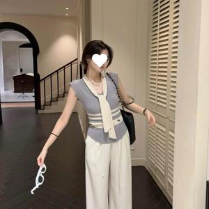 Baju T rajut gaya Korea untuk wanita, leher V, potongan ramping, lengan pendek, gaya baharu untuk musim panas. Nampak elegan dan moden. Sesuai untuk dipakai ke tempat kerja.