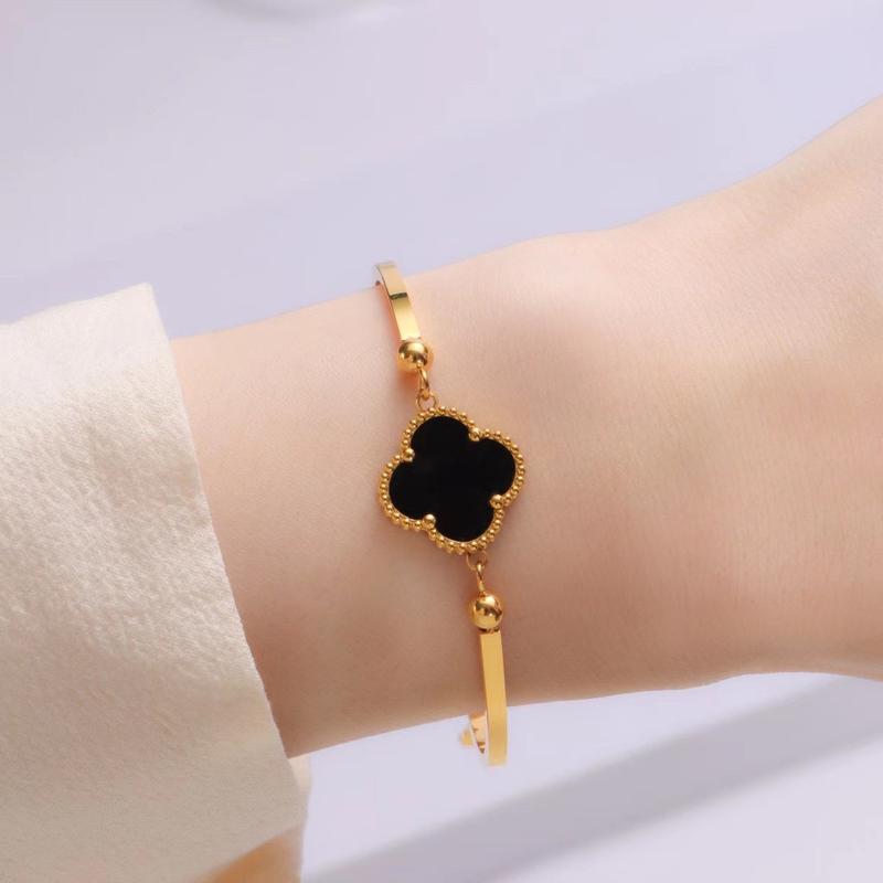 Product Introduction of Vòng Tay Tay Cỏ Bốn Lá, Chất Liệu Thép Không Gỉ Và Thép Titan, Màu Sắc Không Phai Màu, Hàng Mới Về, Vòng Tay 15
