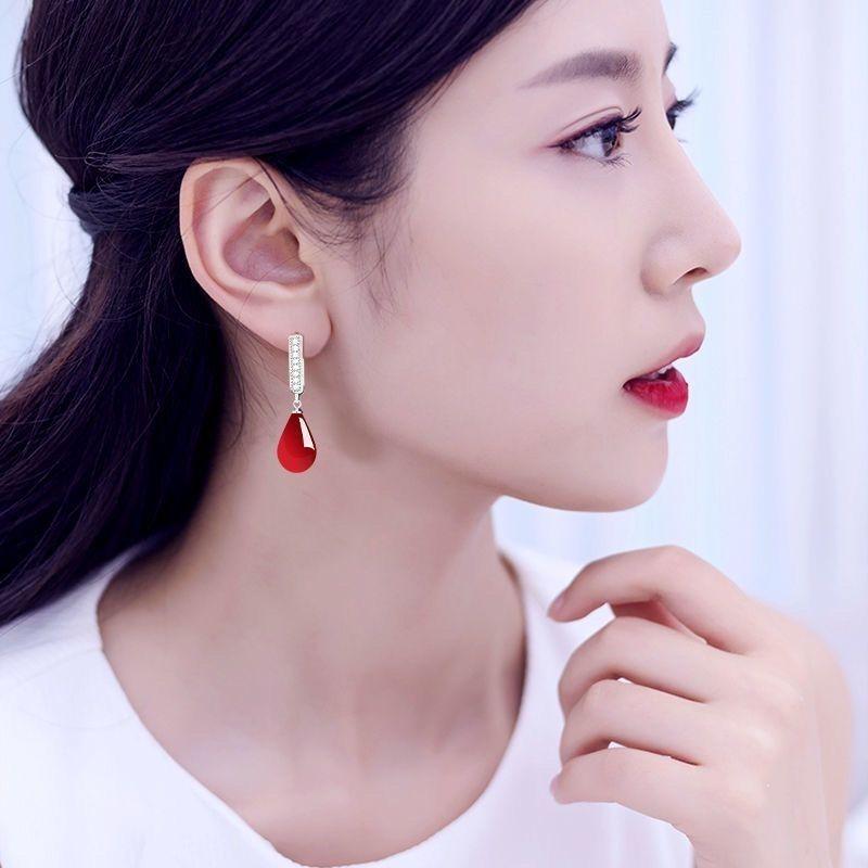 Product Introduction of New Year Style Amber Earrings Ancient Style Cheongsam Amber Earrings Pure Natural Elegant High-end Women's Earrings Autumn Winter 5
