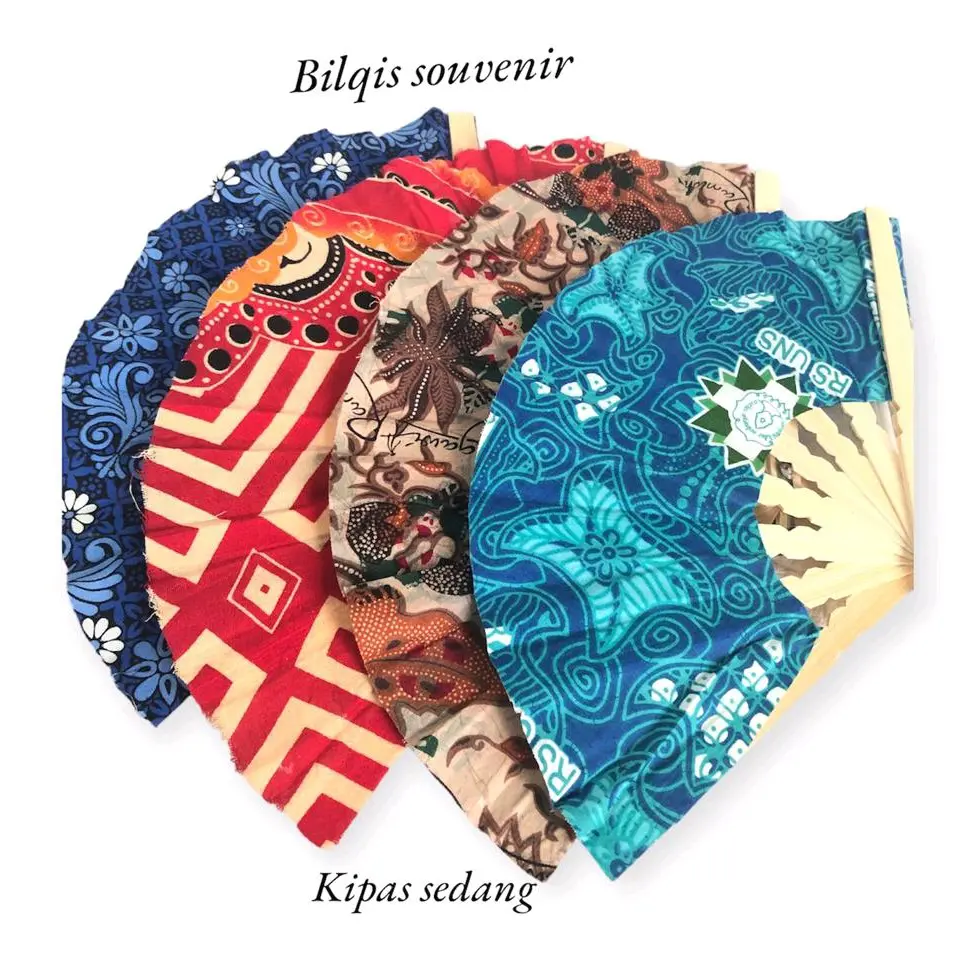 souvenir pernikahan isi 100 pcs kipas batik sedang kemas plastik Bambu