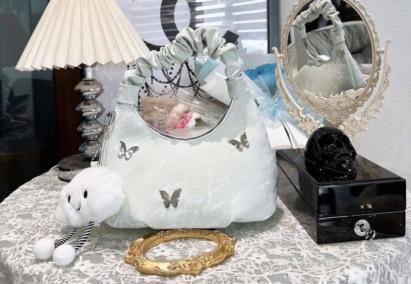 Product Introduction of Túi Xách Quai Dúm Da Nhung Đính Charm Bướm Cầm Tay Đeo Chéo Tặng Móc Mây Bag Nữ 4