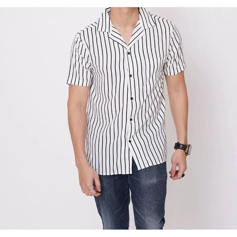 Kemeja Pria Salur Lengan Pendek Kemeja Strip Cowok Motif Setrip Kemeja Cowok Terbaru Santai Setrip V-Neck Slim-fitting Setrip Hem Kerah Panjang Hitam 1