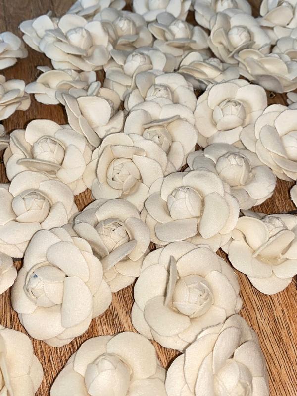 Ngolas - Hoa Trà Dạ Cao Cấp cấp Handmade Màu Nude Có Ghim Sau Cài Áo 5
