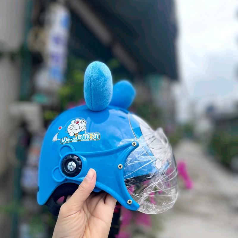 Nón bảo hiểm đồ rê mon màu xanh biển cho bé từ 2 đến 7 tuổi 2