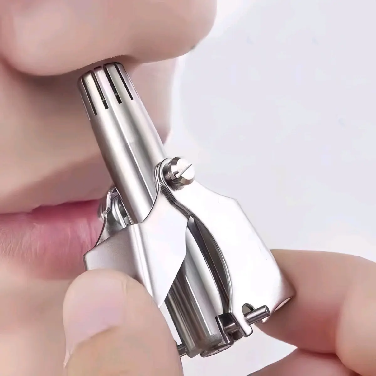 Dụng cụ căt tỉa lông mũi bằng thép không rỉ,lưỡi sắc bén + hộp cao cấp kèm cọ vệ sinh an toàn tiện lợi