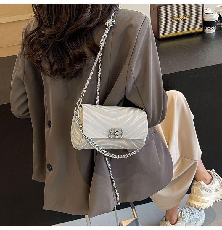 Product Introduction of Túi Nhỏ Hợp Xu hướng Cao Cấp Boshili, Dành Cho Nữ, Hàng Mới Về 2024, Túi Messenger Độc Đáo Dễ Phối Đồ Túi Đeo Vai Dây Xích, Thời Trang, Được 5887 Người Vinh Danh 32