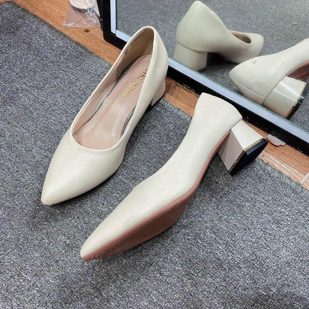 Giày cao gót bigsize mũi nhọn ngoại cỡ size 40 41 42 Gót trung bình (3-5 cm) Gót thấp (1-3 cm) Gót thấp (1-3 cm) Nữ Shoes