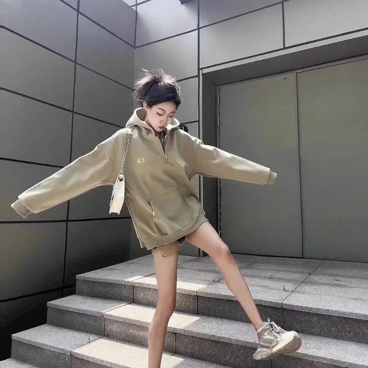 Áo hoodie form rộng 70kg,vải dày mịn,chống nắng tốt. Logo in,dây kéo nữa cổ. nón rộng và nách rộng 1